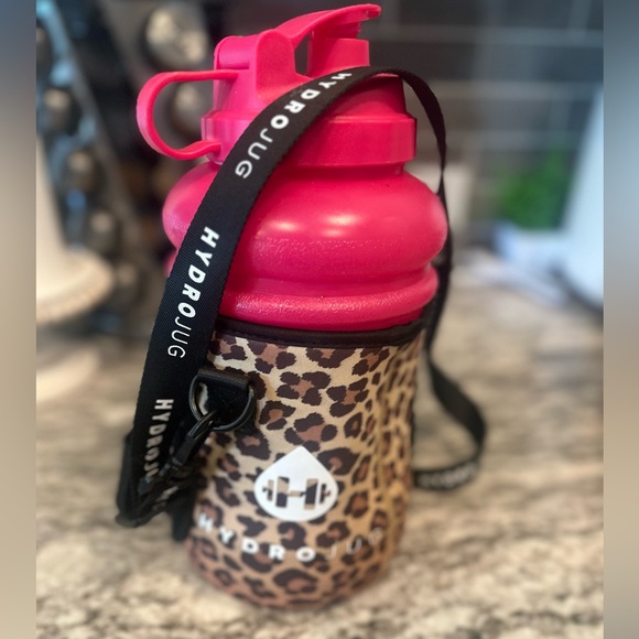 Pochette en néoprène HydroJug avec imprimé léopard avec sangle et poche